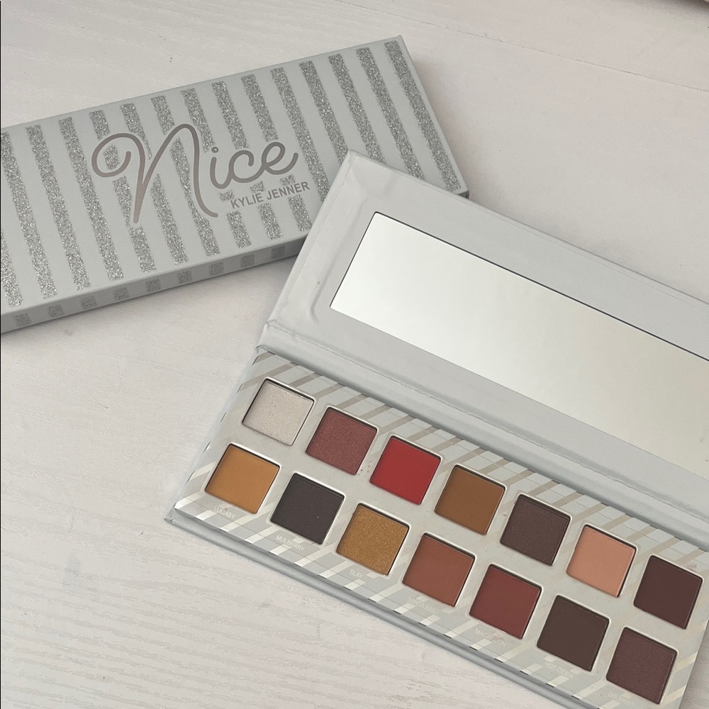 Kylie Jenner nice eyeshadow palette
